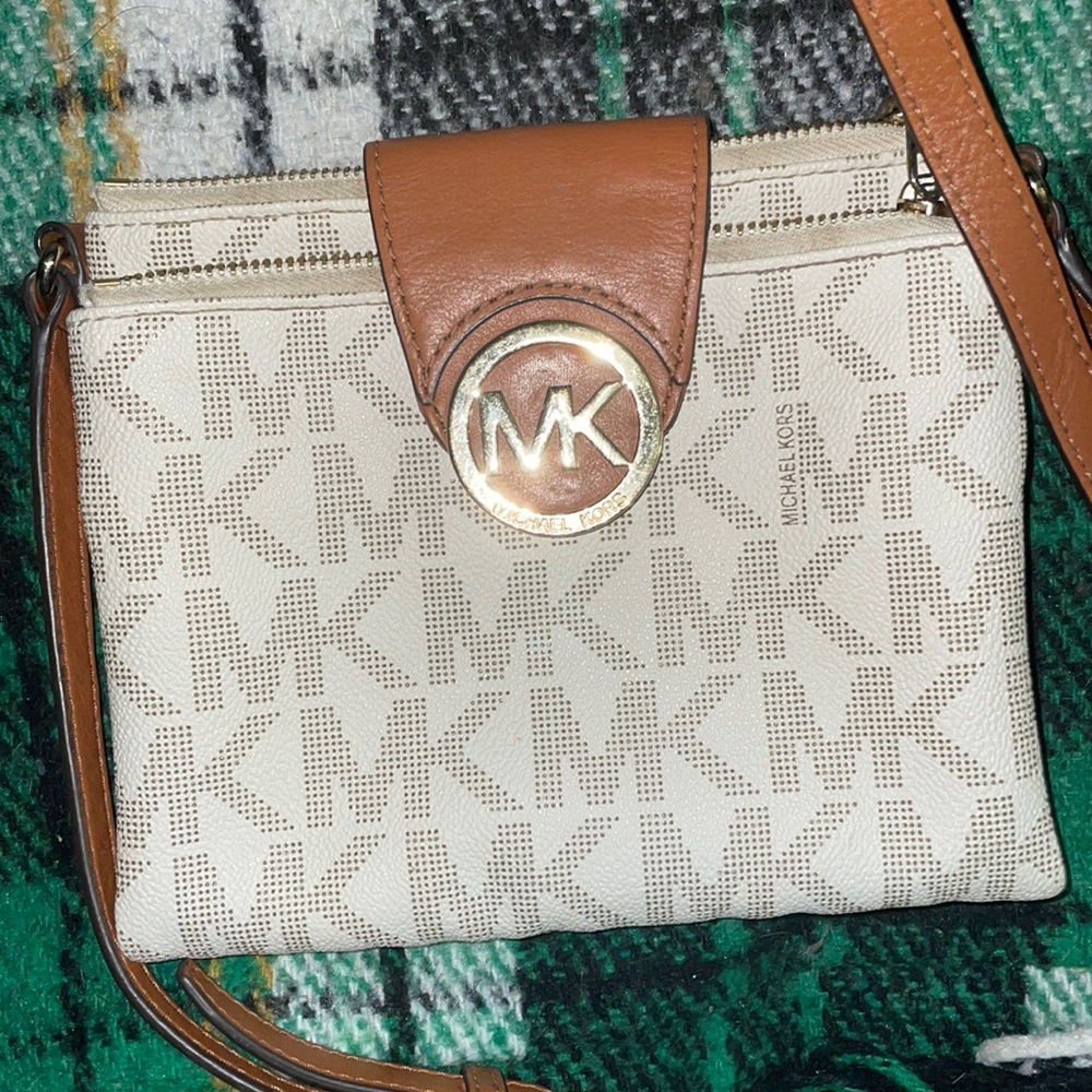 NWOT Authentic Michael Kors Fulton style small leather crossbody